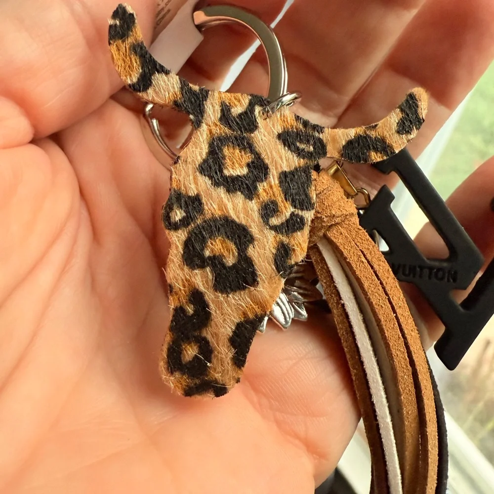 Sold 🖤 Louis Vuitton LV resin Logo Charm – Black Resin on Silver unbranded - Picture 3 of 5